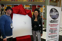 Artist David Ilan with one of Michael's tour singers